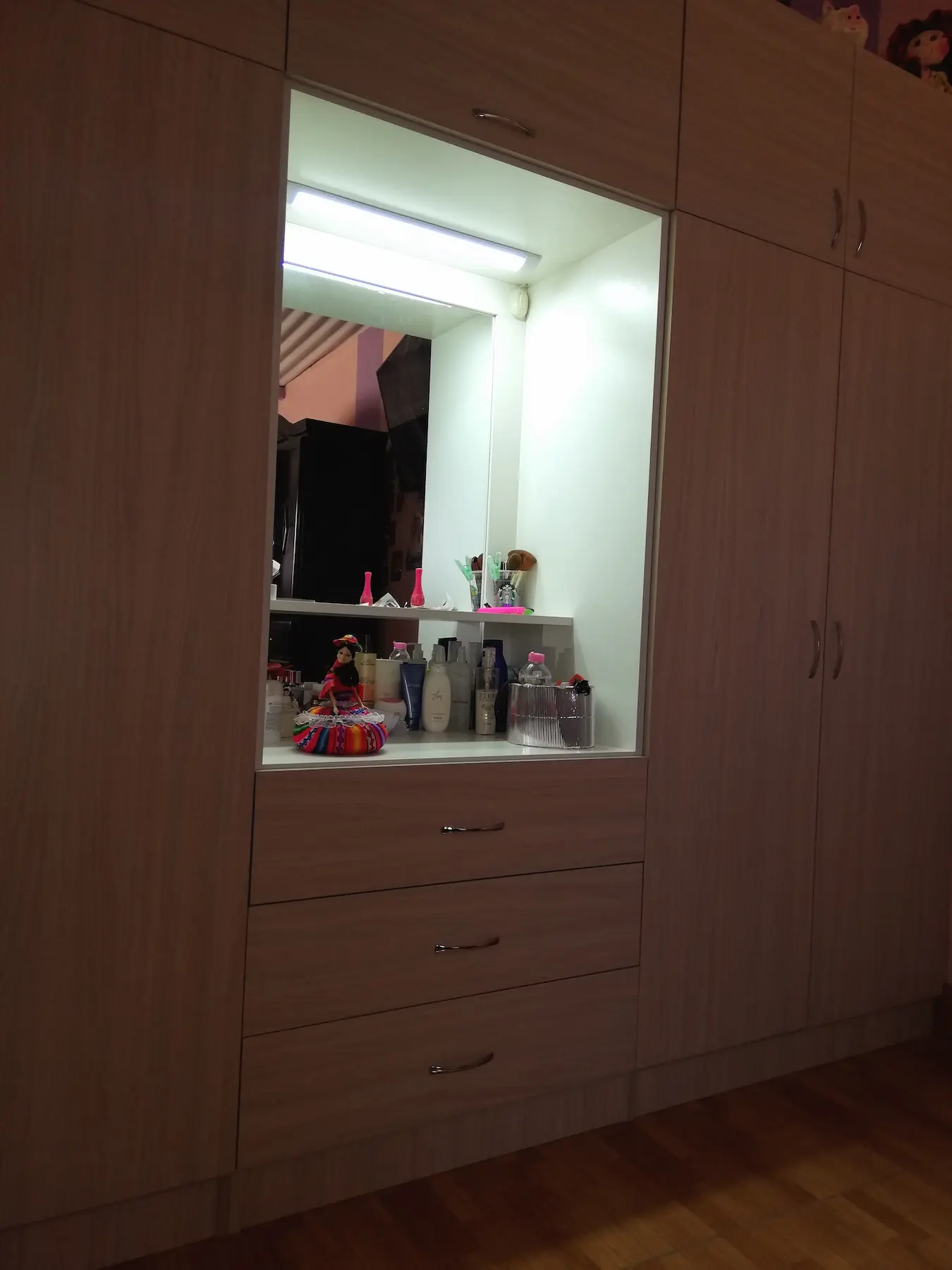 Mueble instalado a medida en dormitorio Chiclayo