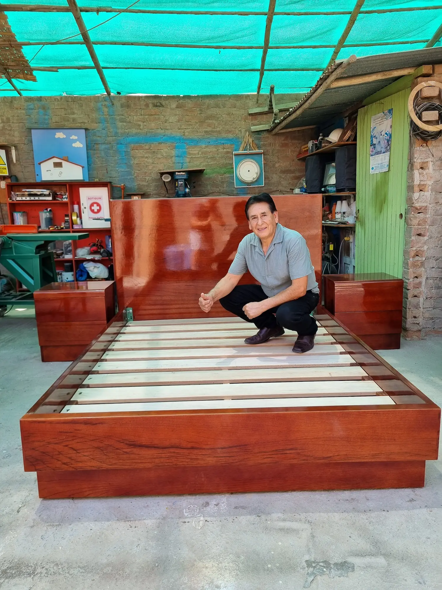 Estructura de parrilla resistente de madera sólida