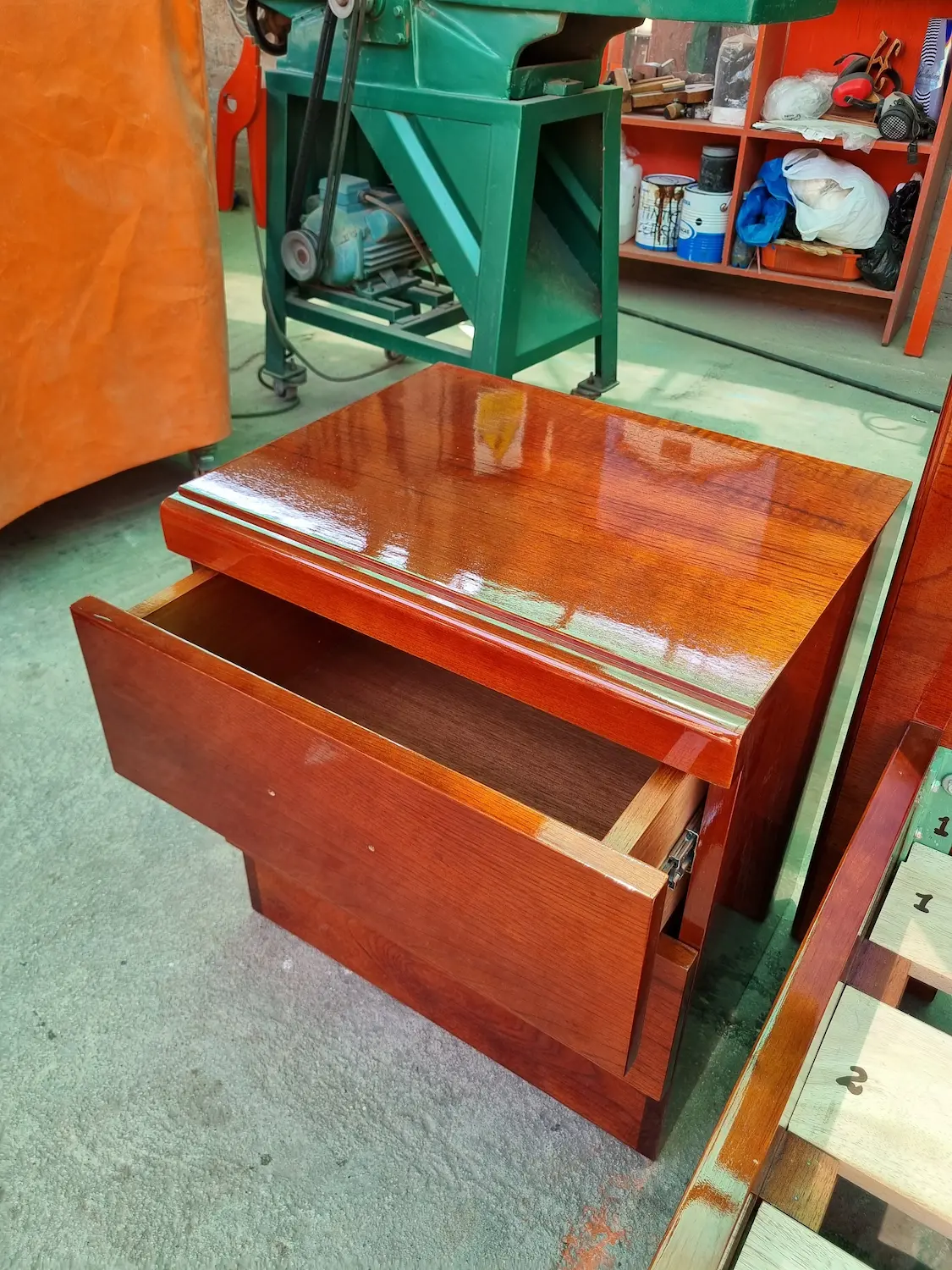 Estructura de parrilla resistente de madera sólida