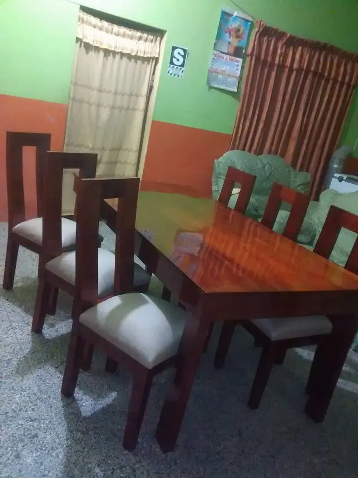 Acabado fino en madera cedro natural