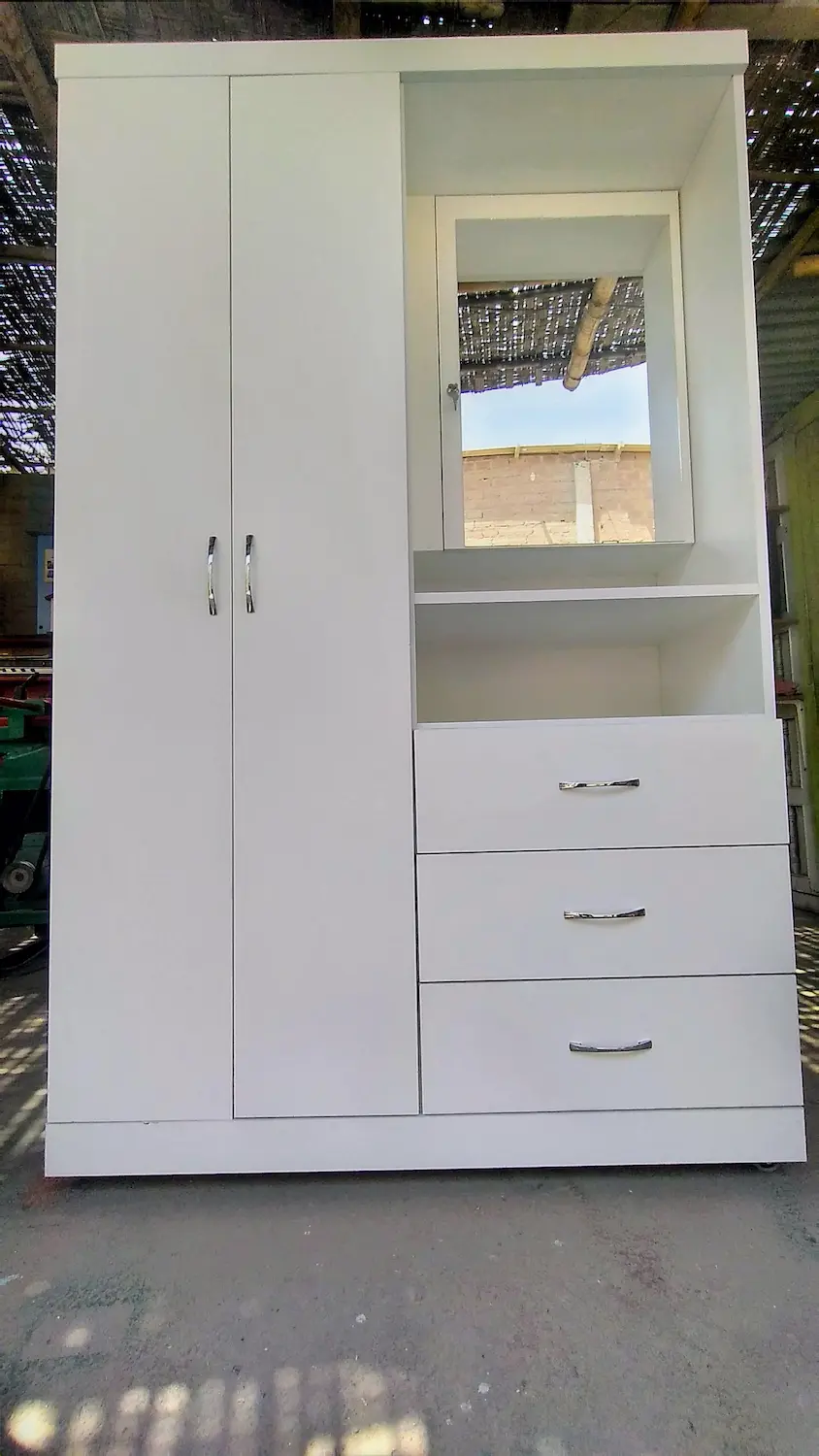 Detalle de los acabados en melamina blanca de 18mm