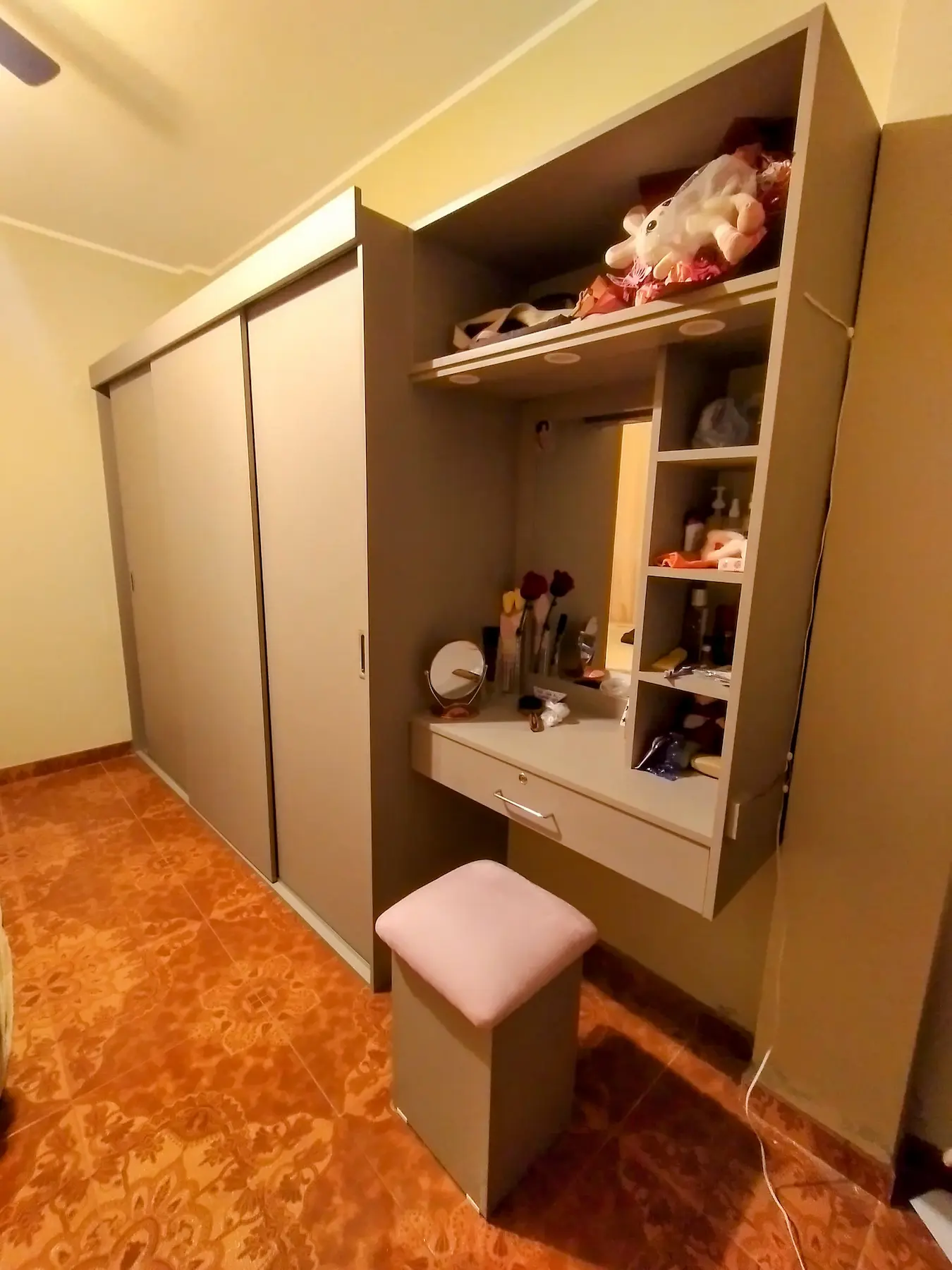 Distribución interna con compartimentos organizadores