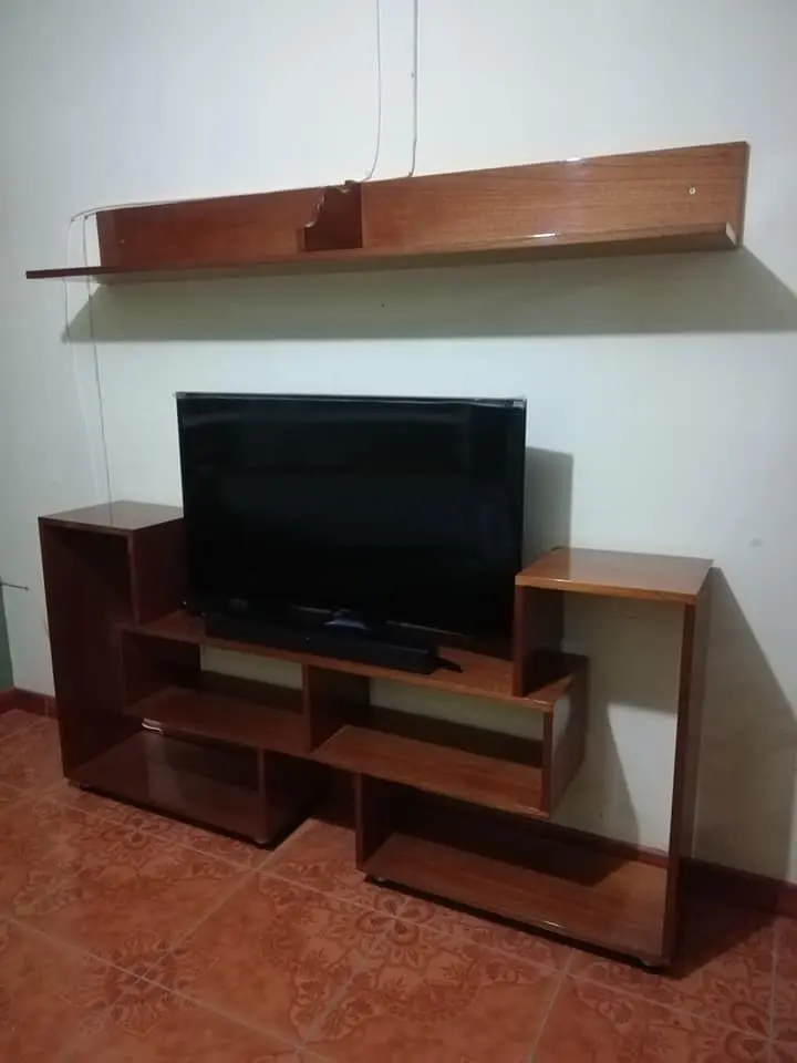 Repisa superior flotante de madera sólida