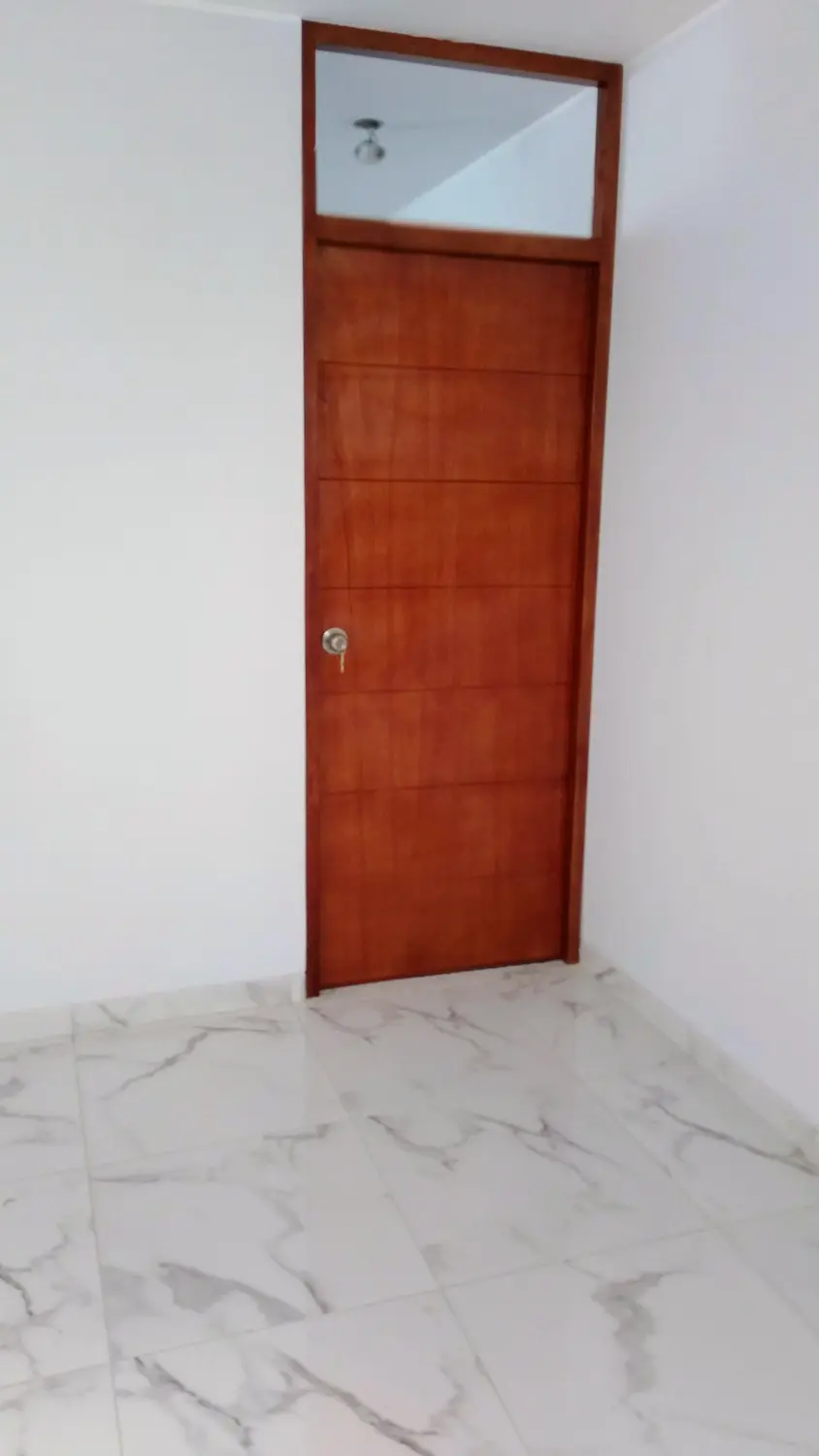 Portón de madera cedro sistema levadizo automático