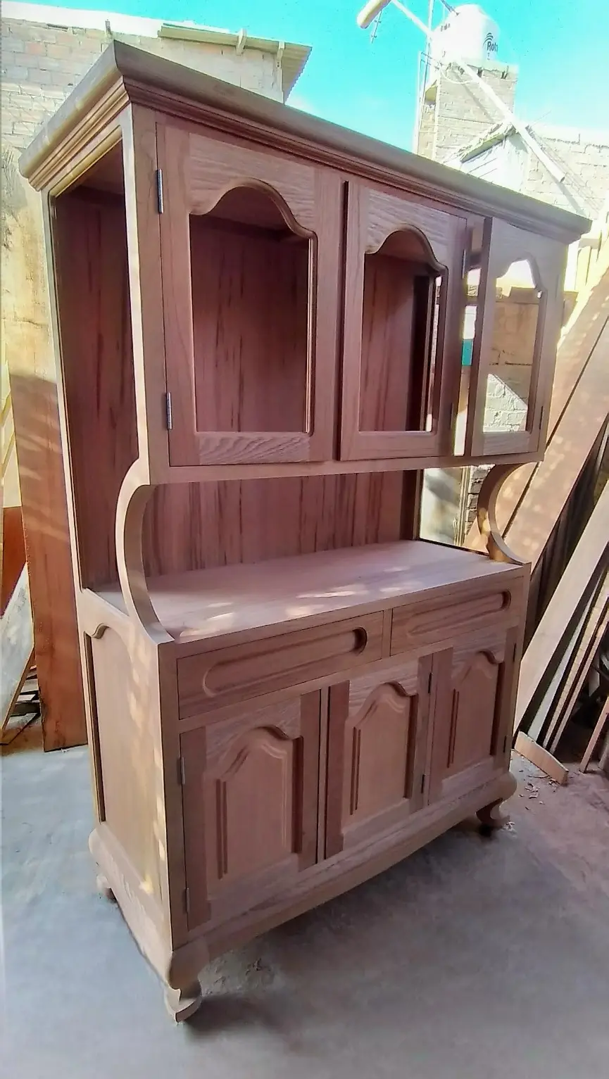 Vista lateral mostrando la veta natural del cedro